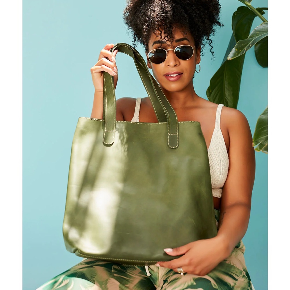 Elegant Green Leather Tote Bag